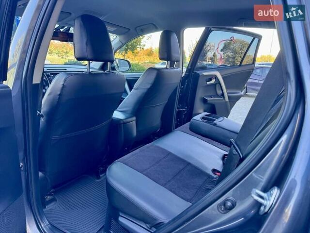 Тойота РАВ 4 2017 в Одессе на Automoto.ua Серый Тойота РАВ 4, объемом двигателя 2.49 л и пробегом 176 тыс. км за 21800 $, фото 24 на Automoto.ua