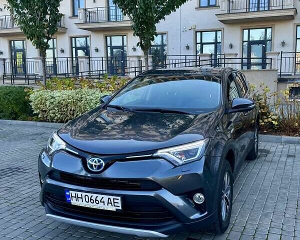 Тойота РАВ 4 2017 в Одессе на Automoto.ua Серый Тойота РАВ 4, объемом двигателя 2.49 л и пробегом 176 тыс. км за 21800 $, фото 1 на Automoto.ua