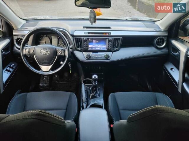 Сірий Тойота РАВ 4, об'ємом двигуна 2.23 л та пробігом 156 тис. км за 19650 $, фото 7 на Automoto.ua