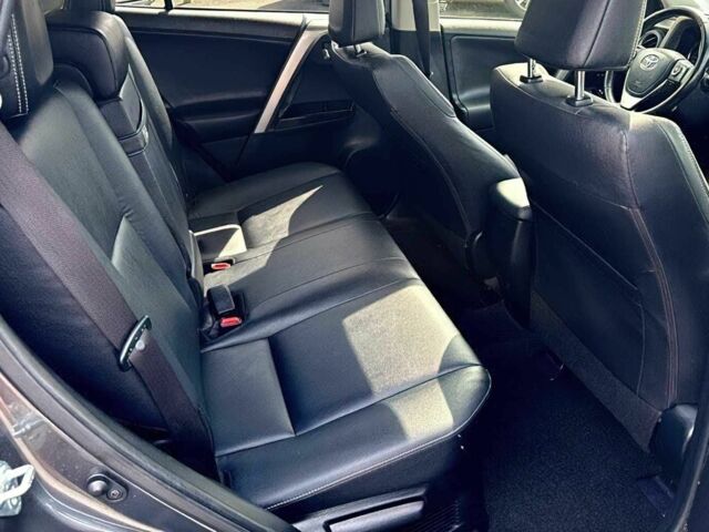 Тойота РАВ 4 2017 у Чернігові на Automoto.ua Сірий Тойота РАВ 4, об'ємом двигуна 2.5 л та пробігом 53 тис. км за 16400 $, фото 10 на Automoto.ua