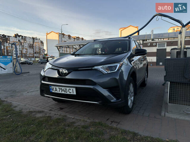 Серый Тойота РАВ 4, объемом двигателя 2.49 л и пробегом 107 тыс. км за 18000 $, фото 2 на Automoto.ua