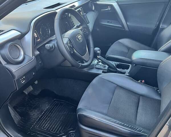 Сірий Тойота РАВ 4, об'ємом двигуна 2.49 л та пробігом 92 тис. км за 28500 $, фото 6 на Automoto.ua
