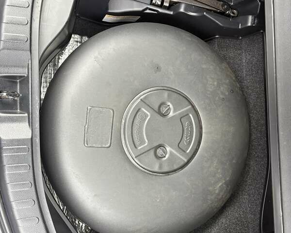 Серый Тойота РАВ 4, объемом двигателя 2.49 л и пробегом 85 тыс. км за 19500 $, фото 12 на Automoto.ua