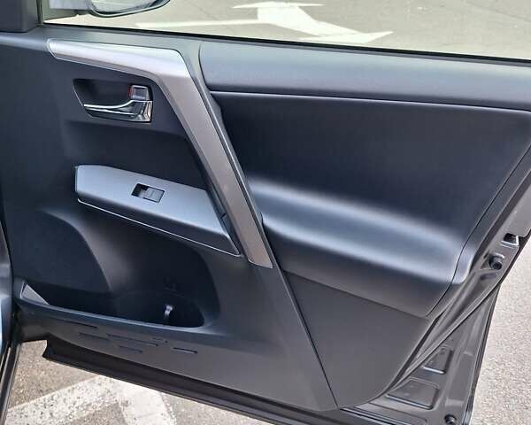 Серый Тойота РАВ 4, объемом двигателя 2.49 л и пробегом 87 тыс. км за 24500 $, фото 73 на Automoto.ua