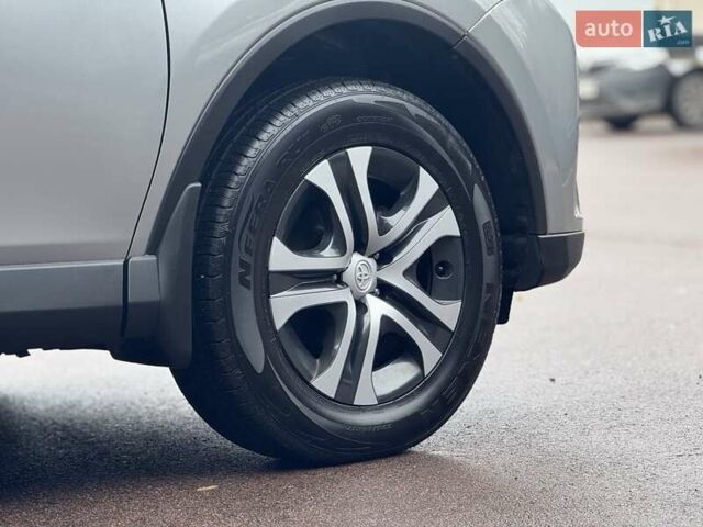 Серый Тойота РАВ 4, объемом двигателя 2.49 л и пробегом 85 тыс. км за 19500 $, фото 3 на Automoto.ua