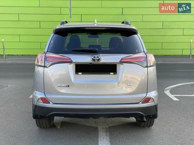 Сірий Тойота РАВ 4, об'ємом двигуна 2.49 л та пробігом 118 тис. км за 17800 $, фото 16 на Automoto.ua