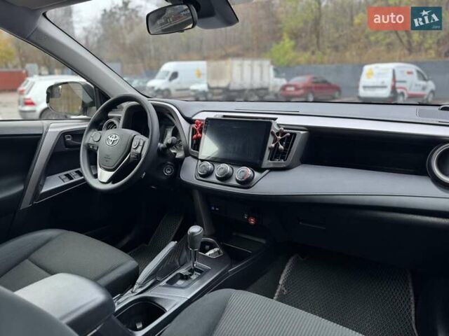 Серый Тойота РАВ 4, объемом двигателя 2.49 л и пробегом 85 тыс. км за 19500 $, фото 9 на Automoto.ua