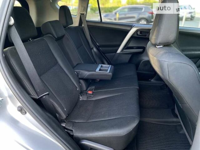 Сірий Тойота РАВ 4, об'ємом двигуна 2.49 л та пробігом 118 тис. км за 17800 $, фото 30 на Automoto.ua