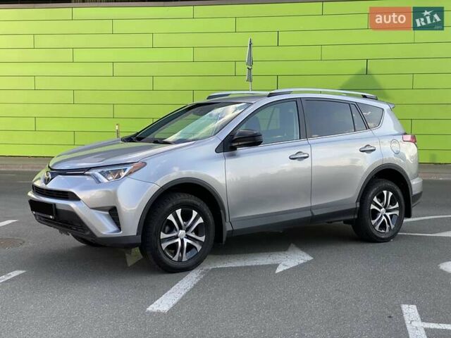Сірий Тойота РАВ 4, об'ємом двигуна 2.49 л та пробігом 118 тис. км за 17800 $, фото 2 на Automoto.ua