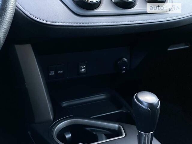 Сірий Тойота РАВ 4, об'ємом двигуна 2.49 л та пробігом 118 тис. км за 17800 $, фото 26 на Automoto.ua