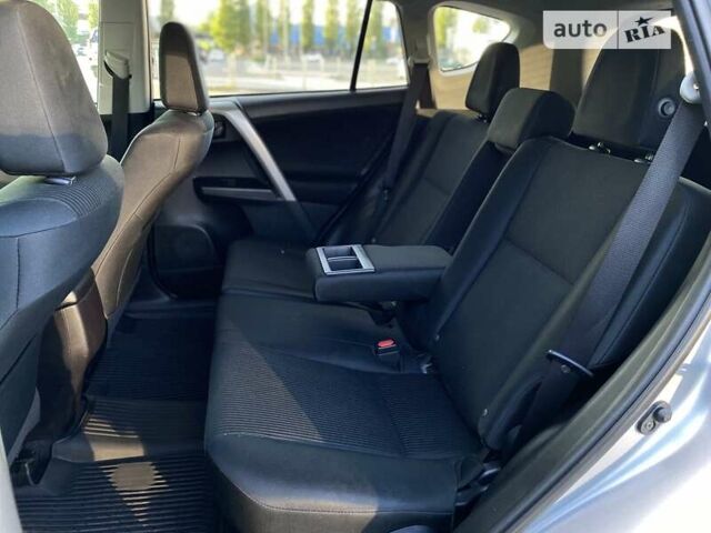 Сірий Тойота РАВ 4, об'ємом двигуна 2.49 л та пробігом 118 тис. км за 17800 $, фото 28 на Automoto.ua