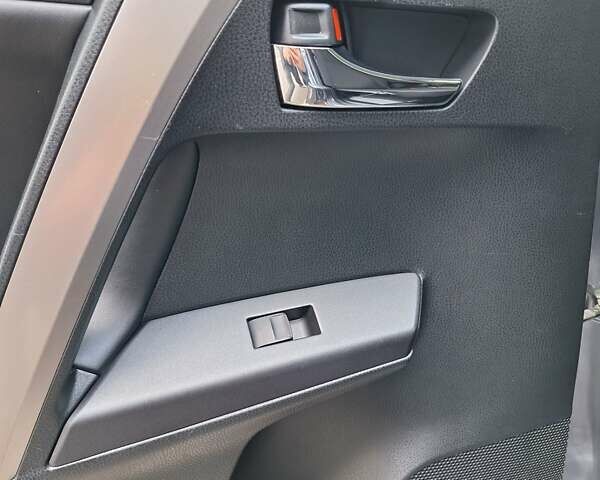 Серый Тойота РАВ 4, объемом двигателя 2.49 л и пробегом 87 тыс. км за 24500 $, фото 58 на Automoto.ua