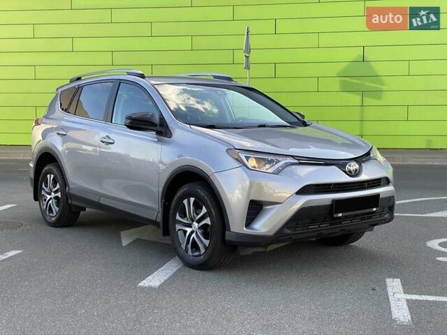 Сірий Тойота РАВ 4, об'ємом двигуна 2.49 л та пробігом 118 тис. км за 17800 $, фото 4 на Automoto.ua