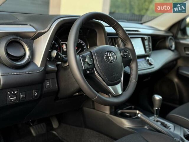 Сірий Тойота РАВ 4, об'ємом двигуна 2 л та пробігом 220 тис. км за 21700 $, фото 141 на Automoto.ua