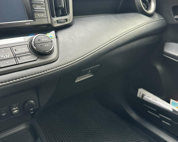 Серый Тойота РАВ 4, объемом двигателя 2.49 л и пробегом 127 тыс. км за 24950 $, фото 17 на Automoto.ua