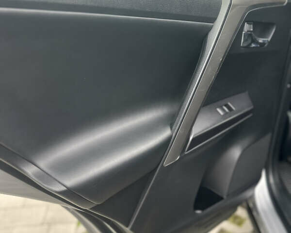 Серый Тойота РАВ 4, объемом двигателя 2.49 л и пробегом 127 тыс. км за 24950 $, фото 22 на Automoto.ua