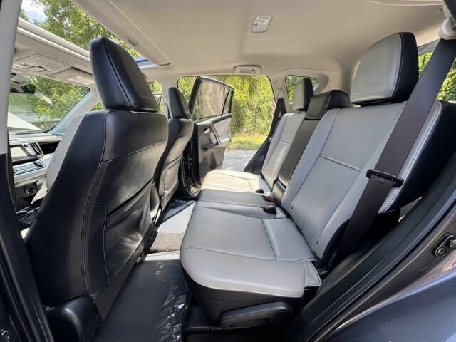 Сірий Тойота РАВ 4, об'ємом двигуна 2.5 л та пробігом 42 тис. км за 9000 $, фото 7 на Automoto.ua