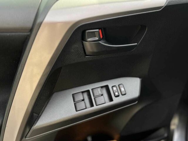 Серый Тойота РАВ 4, объемом двигателя 2.5 л и пробегом 48 тыс. км за 18700 $, фото 21 на Automoto.ua