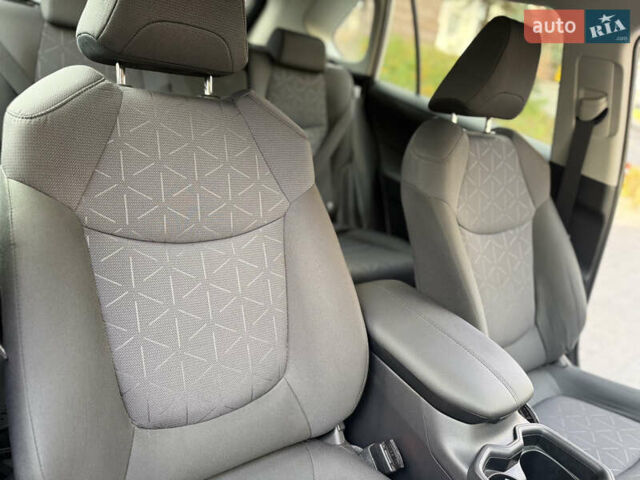 Тойота РАВ 4 2019 в Киеве на Automoto.ua Серый Тойота РАВ 4, объемом двигателя 1.99 л и пробегом 8 тыс. км за 27200 $, фото 50 на Automoto.ua