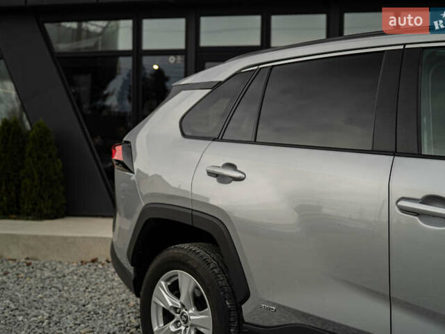 Тойота РАВ 4 2019 в Черновцах на Automoto.ua Серый Тойота РАВ 4, объемом двигателя 2.5 л и пробегом 24 тыс. км за 29900 $, фото 8 на Automoto.ua