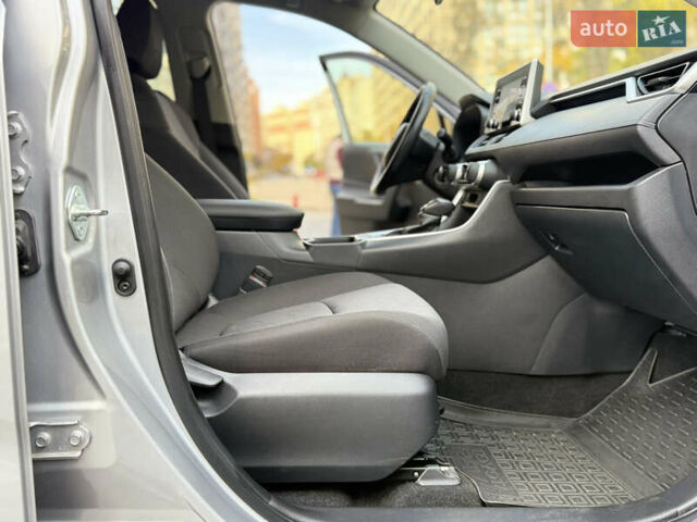 Тойота РАВ 4 2019 в Киеве на Automoto.ua Серый Тойота РАВ 4, объемом двигателя 1.99 л и пробегом 8 тыс. км за 27200 $, фото 49 на Automoto.ua