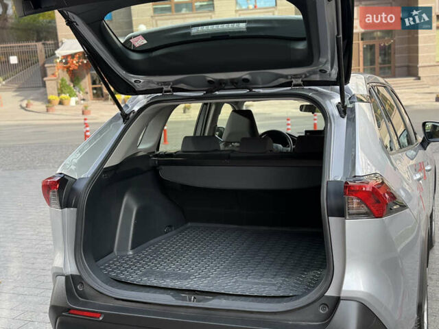 Тойота РАВ 4 2019 в Киеве на Automoto.ua Серый Тойота РАВ 4, объемом двигателя 1.99 л и пробегом 8 тыс. км за 27200 $, фото 30 на Automoto.ua