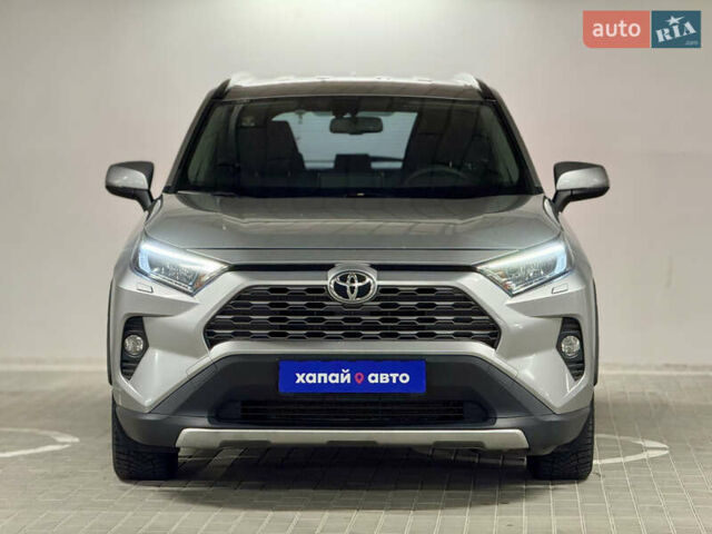 Серый Тойота РАВ 4, объемом двигателя 1.99 л и пробегом 204 тыс. км за 23500 $, фото 1 на Automoto.ua