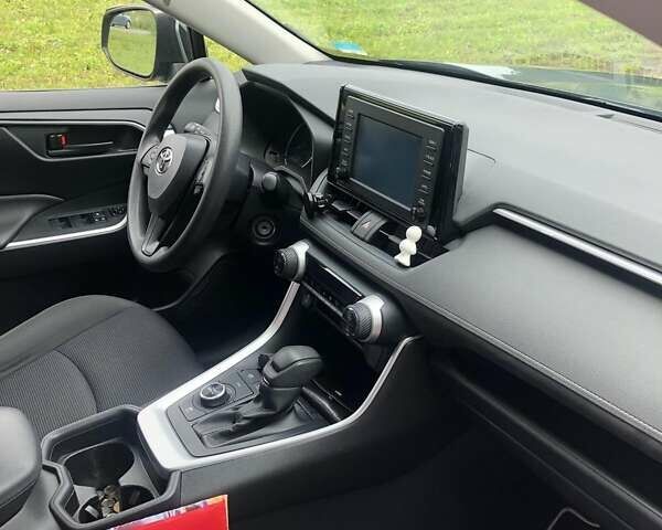 Сірий Тойота РАВ 4, об'ємом двигуна 2.49 л та пробігом 119 тис. км за 29950 $, фото 2 на Automoto.ua