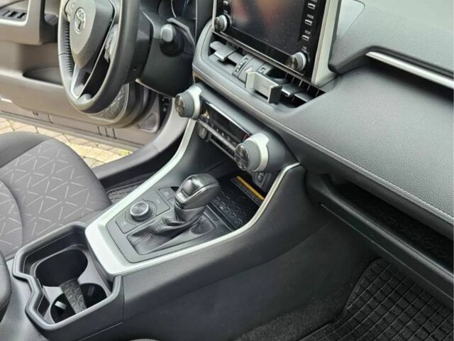 Тойота РАВ 4 2019 в Киеве на Automoto.ua Серый Тойота РАВ 4, объемом двигателя 2.5 л и пробегом 90 тыс. км за 15900 $, фото 10 на Automoto.ua