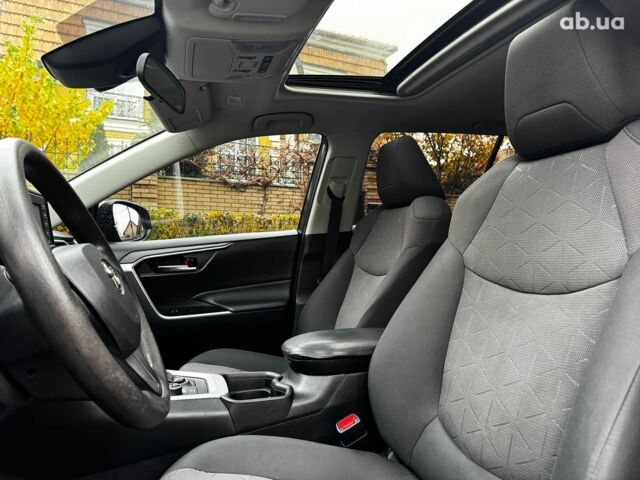 Серый Тойота РАВ 4, объемом двигателя 2.5 л и пробегом 142 тыс. км за 28990 $, фото 27 на Automoto.ua