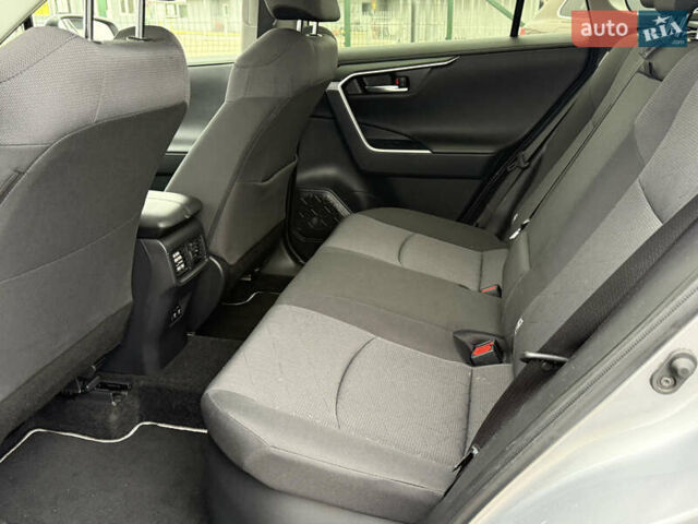 Сірий Тойота РАВ 4, об'ємом двигуна 2.49 л та пробігом 137 тис. км за 28990 $, фото 14 на Automoto.ua