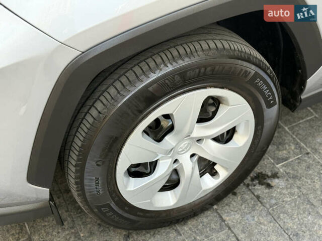 Тойота РАВ 4 2019 в Киеве на Automoto.ua Серый Тойота РАВ 4, объемом двигателя 1.99 л и пробегом 8 тыс. км за 27200 $, фото 19 на Automoto.ua