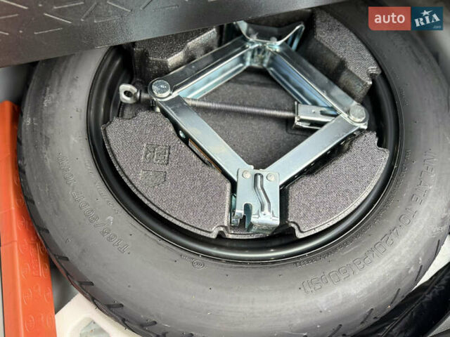 Тойота РАВ 4 2019 в Киеве на Automoto.ua Серый Тойота РАВ 4, объемом двигателя 1.99 л и пробегом 8 тыс. км за 27200 $, фото 32 на Automoto.ua