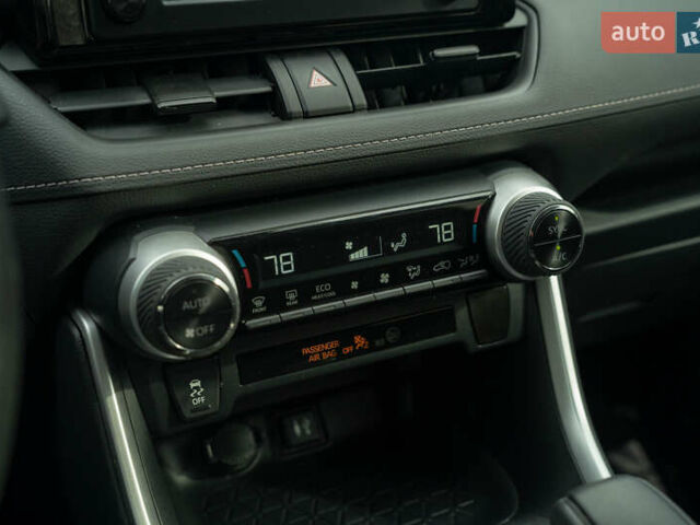 Тойота РАВ 4 2019 в Черновцах на Automoto.ua Серый Тойота РАВ 4, объемом двигателя 2.5 л и пробегом 24 тыс. км за 29900 $, фото 27 на Automoto.ua