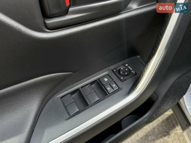 Тойота РАВ 4 2019 в Киеве на Automoto.ua Серый Тойота РАВ 4, объемом двигателя 1.99 л и пробегом 8 тыс. км за 27200 $, фото 37 на Automoto.ua