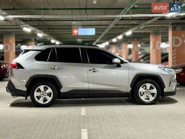 Серый Тойота РАВ 4, объемом двигателя 1.99 л и пробегом 204 тыс. км за 23500 $, фото 3 на Automoto.ua