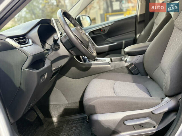 Тойота РАВ 4 2019 в Киеве на Automoto.ua Серый Тойота РАВ 4, объемом двигателя 1.99 л и пробегом 8 тыс. км за 27200 $, фото 35 на Automoto.ua