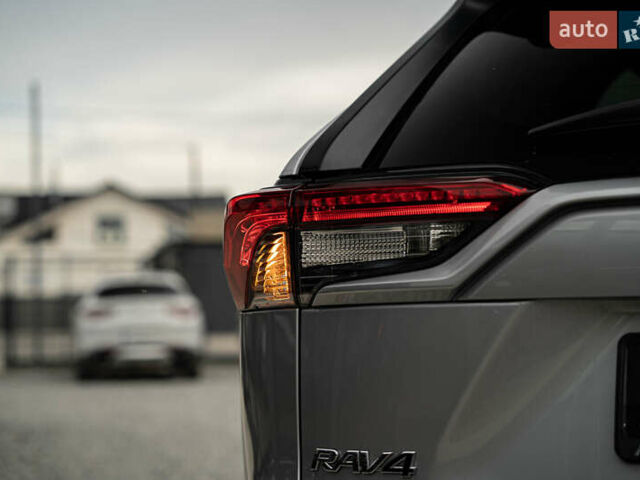 Тойота РАВ 4 2019 в Черновцах на Automoto.ua Серый Тойота РАВ 4, объемом двигателя 2.5 л и пробегом 24 тыс. км за 29900 $, фото 6 на Automoto.ua