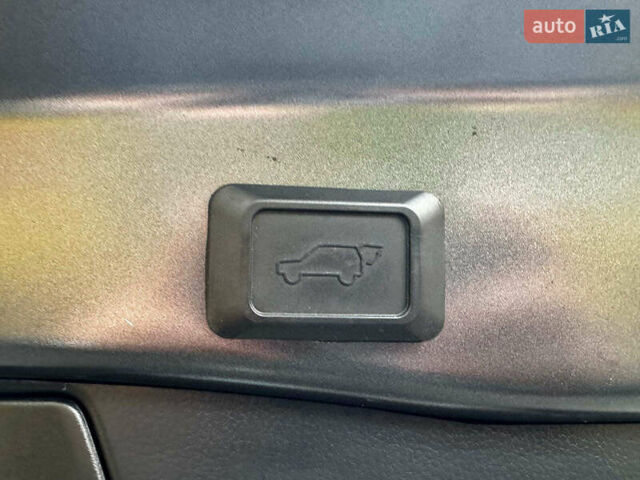 Сірий Тойота РАВ 4, об'ємом двигуна 2.5 л та пробігом 142 тис. км за 28990 $, фото 7 на Automoto.ua