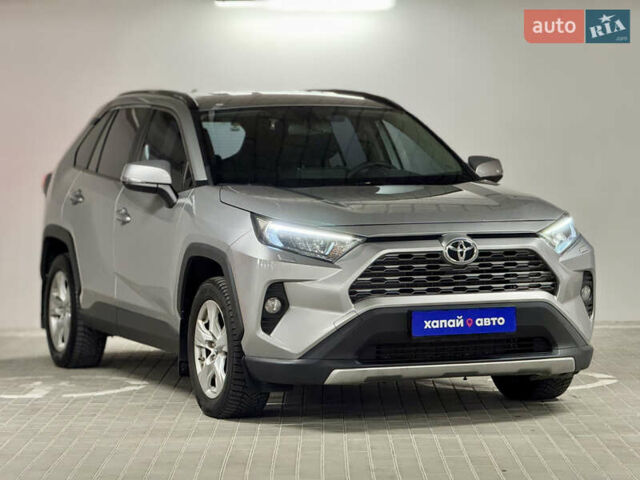 Серый Тойота РАВ 4, объемом двигателя 1.99 л и пробегом 204 тыс. км за 23500 $, фото 2 на Automoto.ua