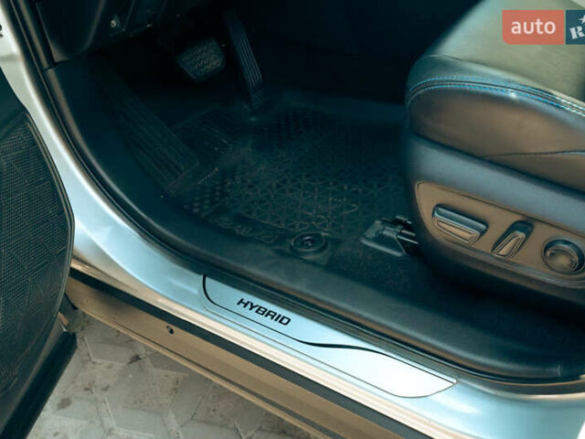 Серый Тойота РАВ 4, объемом двигателя 2.49 л и пробегом 92 тыс. км за 37000 $, фото 1 на Automoto.ua