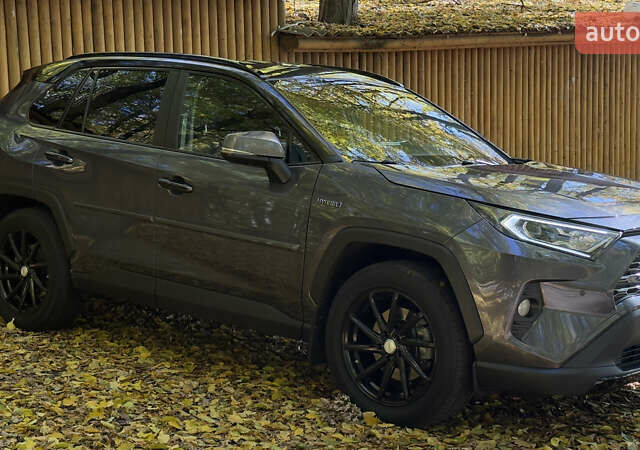 Серый Тойота РАВ 4, объемом двигателя 2.49 л и пробегом 120 тыс. км за 35600 $, фото 1 на Automoto.ua