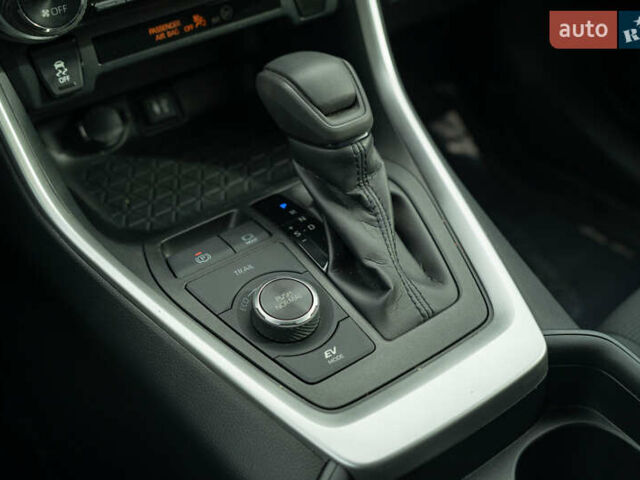 Тойота РАВ 4 2019 в Черновцах на Automoto.ua Серый Тойота РАВ 4, объемом двигателя 2.5 л и пробегом 24 тыс. км за 29900 $, фото 28 на Automoto.ua