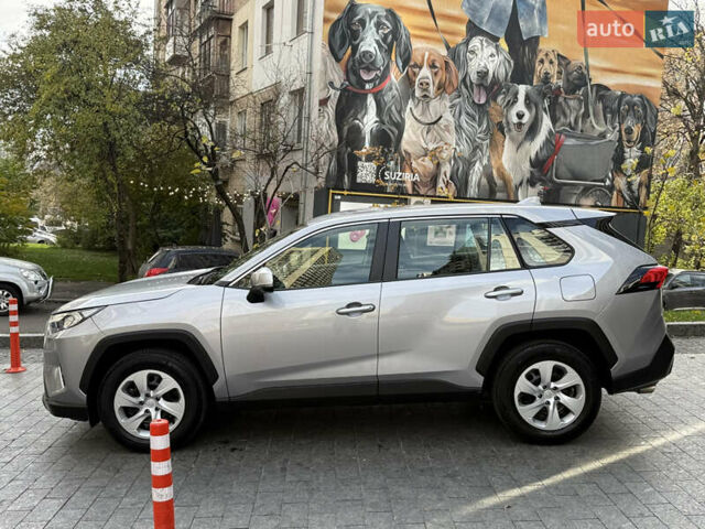 Тойота РАВ 4 2019 в Киеве на Automoto.ua Серый Тойота РАВ 4, объемом двигателя 1.99 л и пробегом 8 тыс. км за 27200 $, фото 3 на Automoto.ua