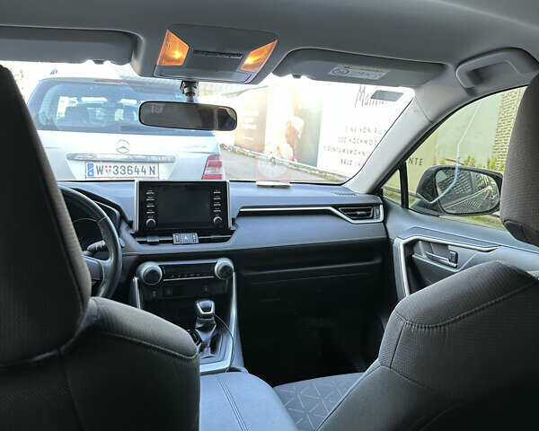 Сірий Тойота РАВ 4, об'ємом двигуна 2 л та пробігом 40 тис. км за 33000 $, фото 5 на Automoto.ua