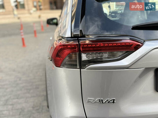 Тойота РАВ 4 2019 в Киеве на Automoto.ua Серый Тойота РАВ 4, объемом двигателя 1.99 л и пробегом 8 тыс. км за 27200 $, фото 22 на Automoto.ua