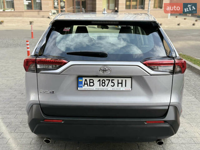 Тойота РАВ 4 2019 в Киеве на Automoto.ua Серый Тойота РАВ 4, объемом двигателя 1.99 л и пробегом 8 тыс. км за 27200 $, фото 7 на Automoto.ua