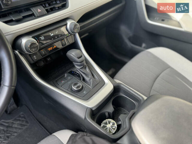 Серый Тойота РАВ 4, объемом двигателя 2.49 л и пробегом 64 тыс. км за 25000 $, фото 14 на Automoto.ua