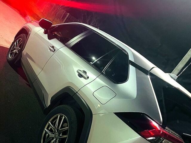 Серый Тойота РАВ 4, объемом двигателя 2 л и пробегом 86 тыс. км за 27000 $, фото 1 на Automoto.ua