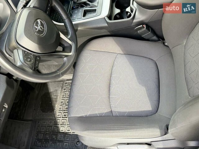 Тойота РАВ 4 2019 в Киеве на Automoto.ua Серый Тойота РАВ 4, объемом двигателя 1.99 л и пробегом 8 тыс. км за 27200 $, фото 34 на Automoto.ua